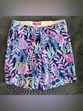 Lilly Pulitzer Tropical Leaf Print bermudas size 10 in Navy with Pink & Aqua EUC